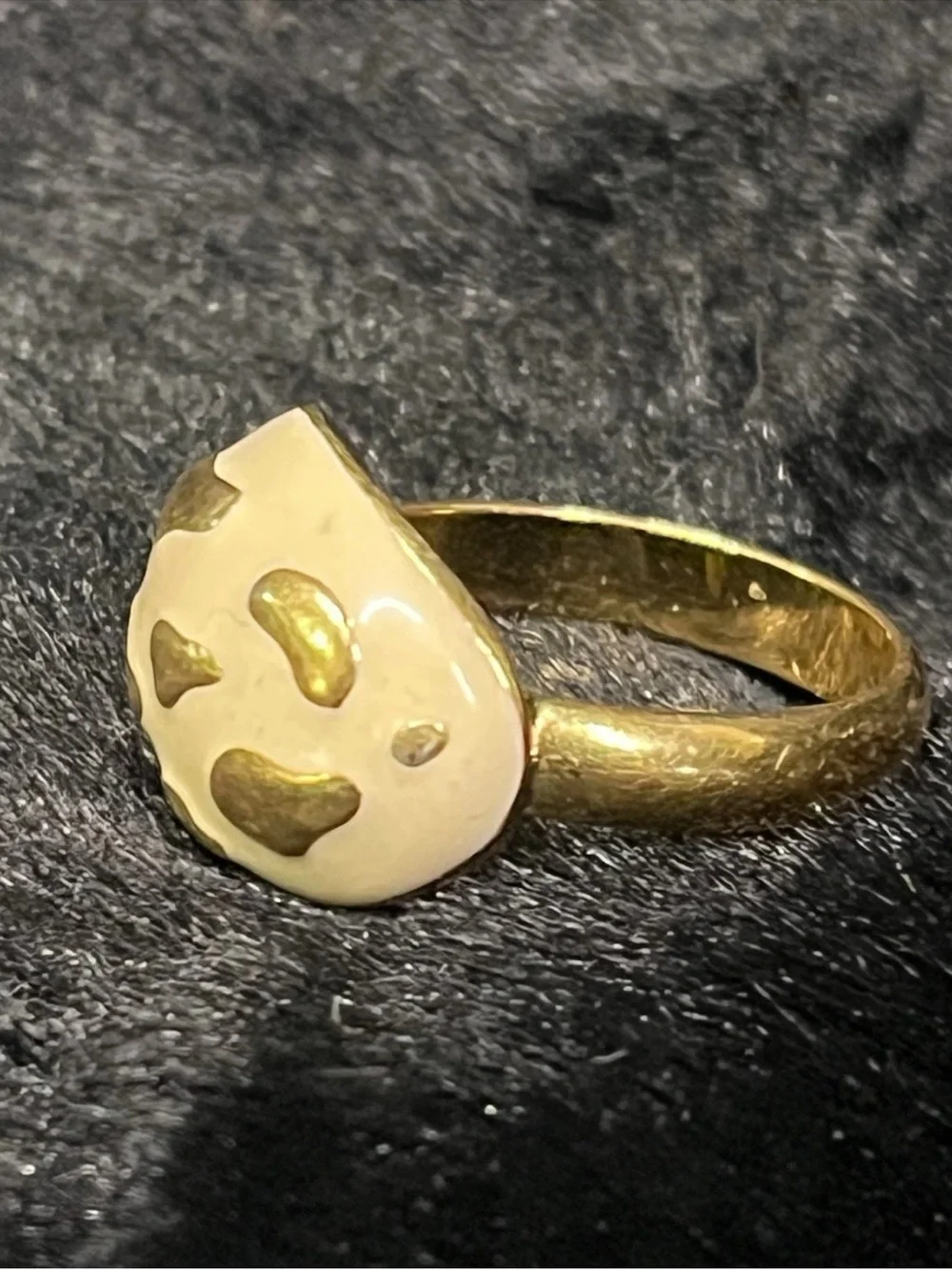 Vintage 80s Gold Tone Cream Leopard Cheetah Spot Dot Enamel Fashion Dome Ring
